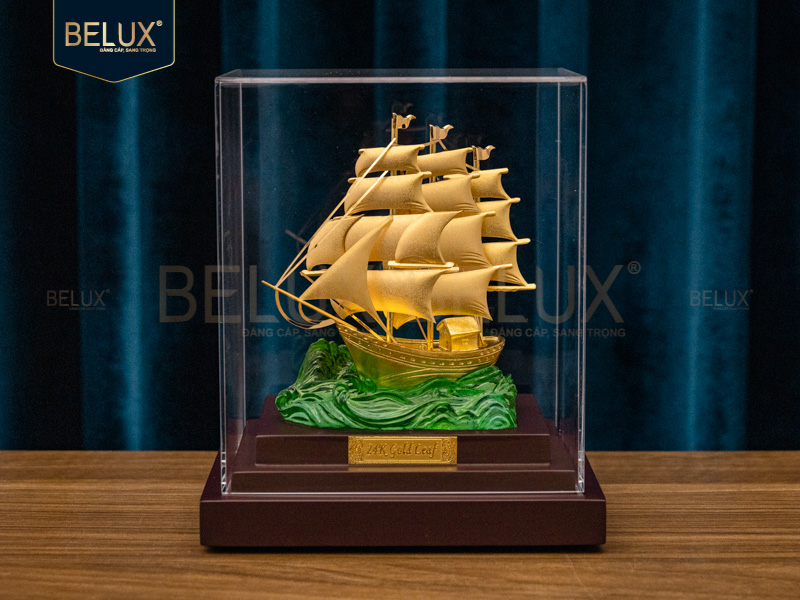 Mô hình thuyền kim ngọc quy tài - dát vàng - 18x15.5x12.5cm