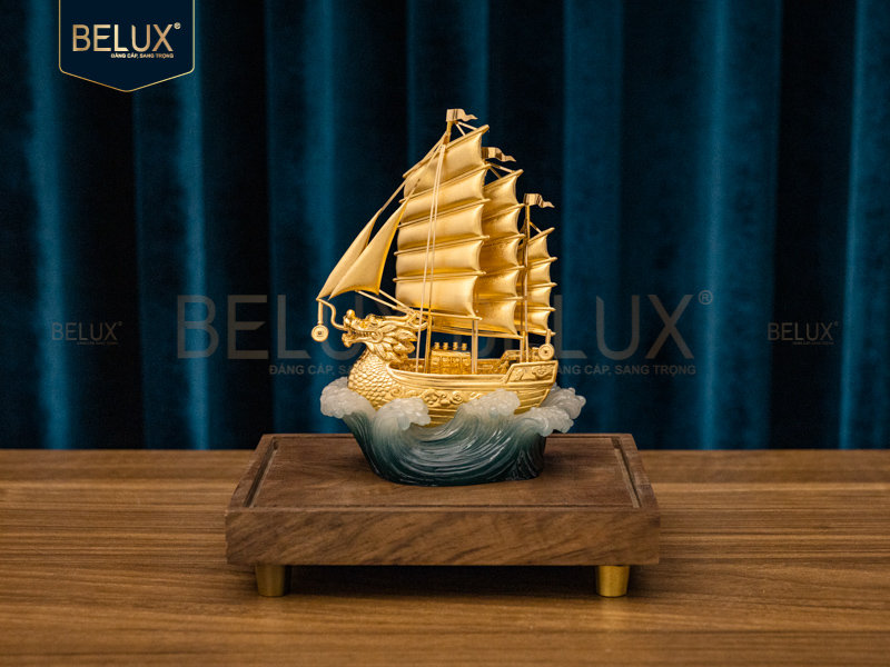 Mô hình thuyền kim long vạn hải - dát vàng -&nbsp;&nbsp;23x16x13cm