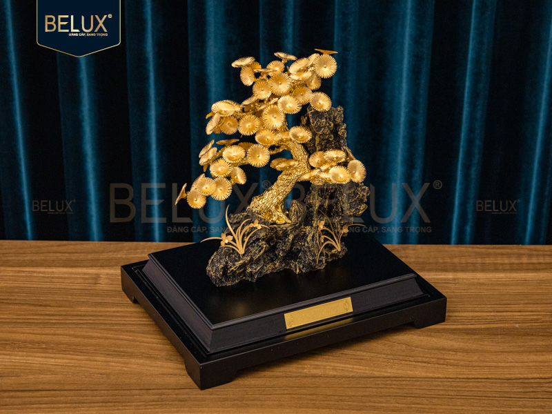Cây tùng phú quý trường an - dát vàng - 34.5x29x22cm