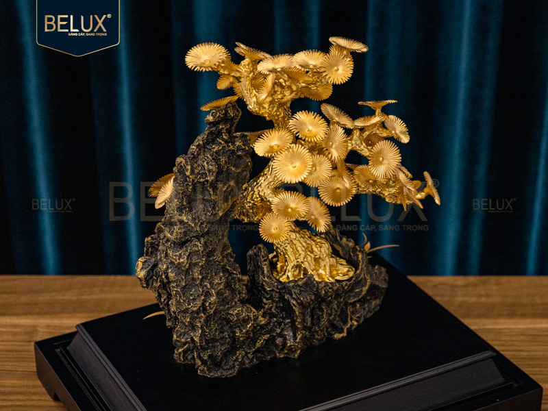 Cây tùng phú quý trường an - dát vàng - 34.5x29x22cm