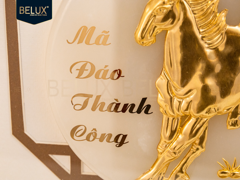 tranh-ngua-ma-dao-thanh-cong-dat-vang-24k- chi-tiet