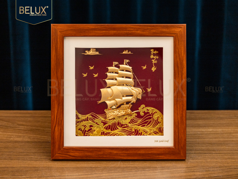 Tranh thuận buồm xuôi gió nền đỏ dát vàng 24k 20x20cm