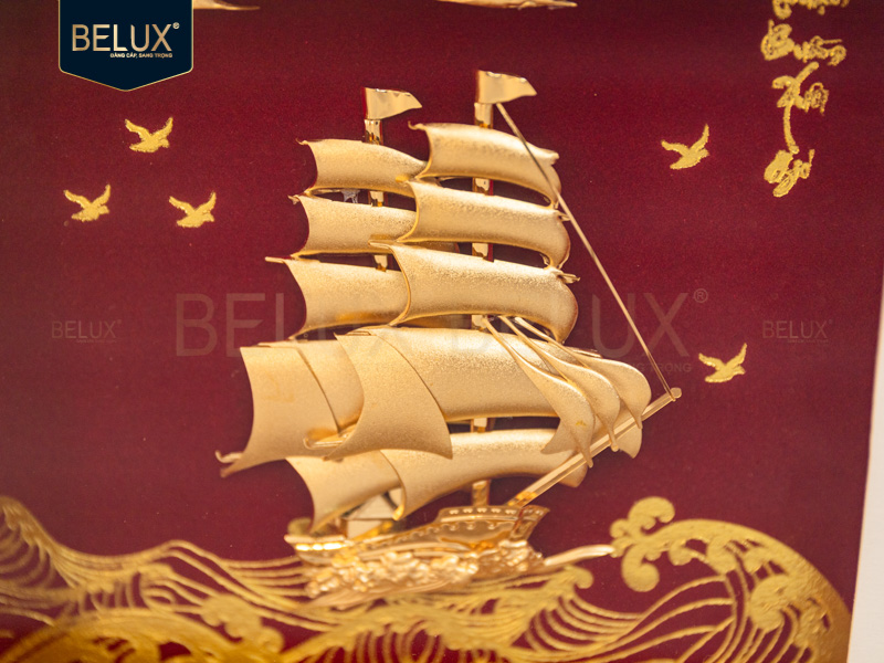 Tranh thuận buồm xuôi gió nền đỏ dát vàng 24k 20x20cm