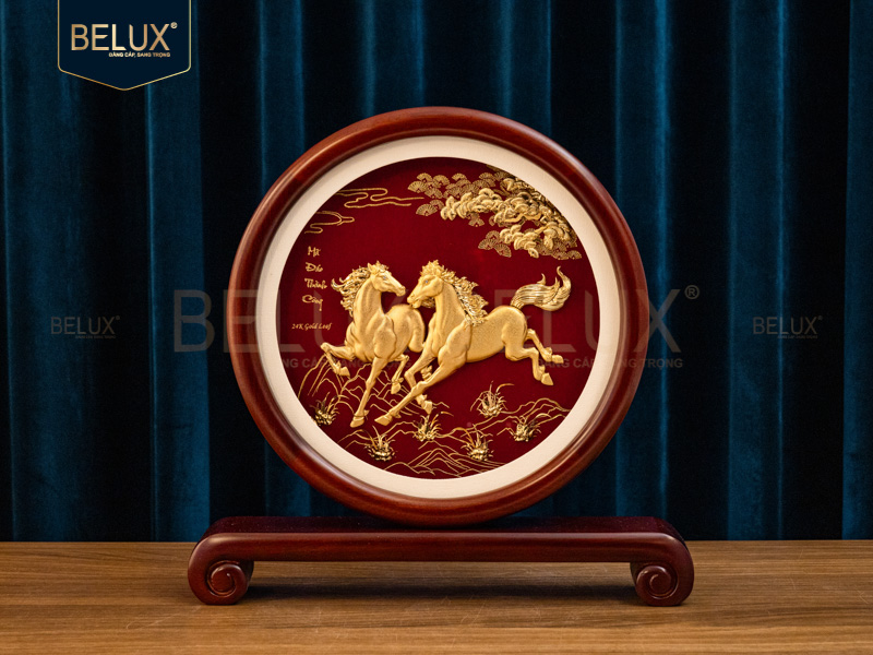 Biểu trưng tròn mã đáo thành công dát vàng 24k