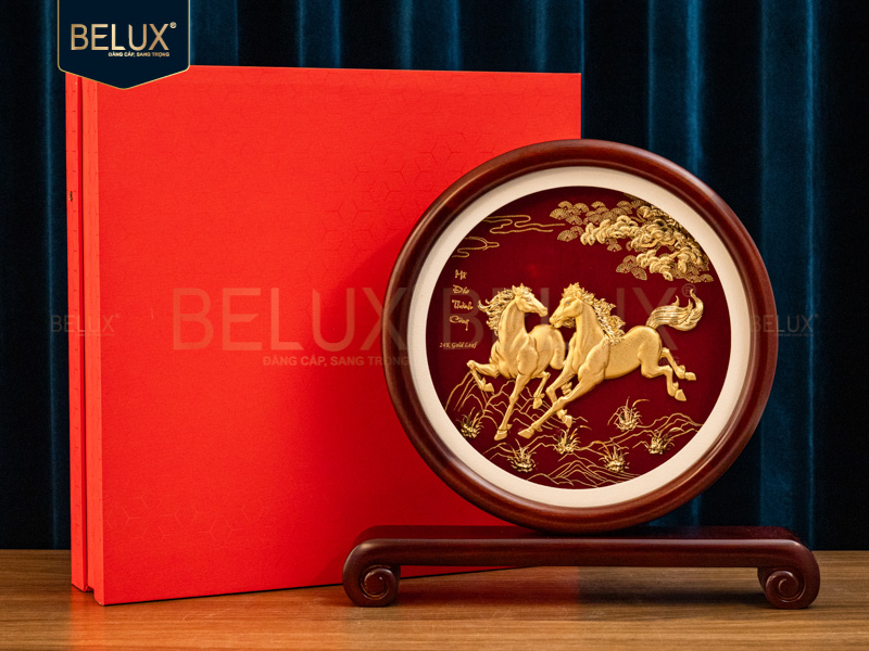 Biểu trưng tròn mã đáo thành công dát vàng 24k