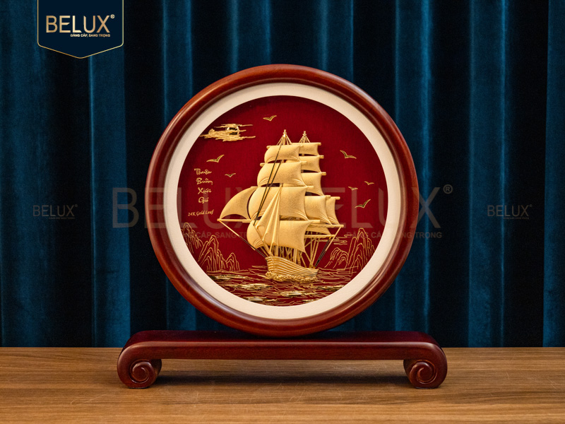 Biểu trưng tròn thuận buồm xuôi gió dát vàng 24k