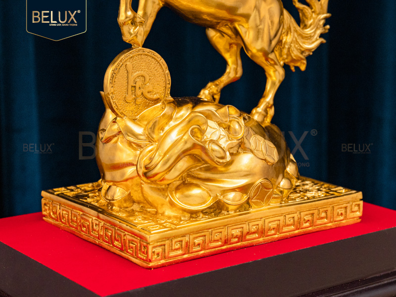 Tượng Ngựa chữ lộc dát vàng 24k