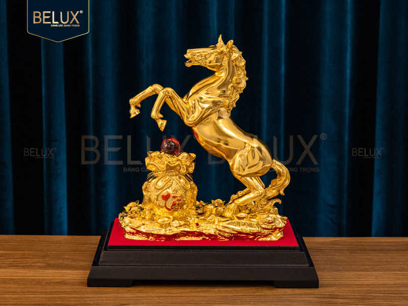 Tượng ngựa túi tiền tài lộc mạ vàng 24k