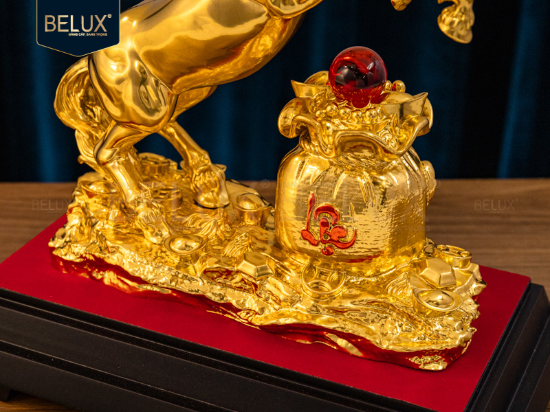Tượng ngựa túi tiền tài lộc mạ vàng 24k