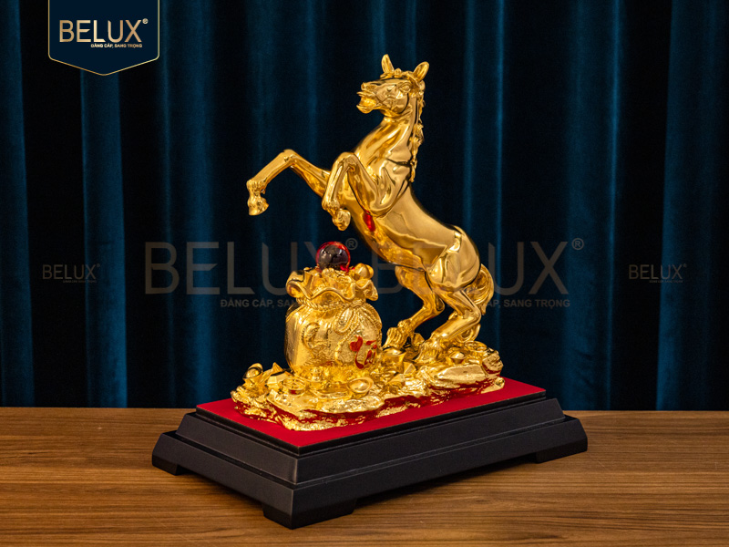 Tượng ngựa túi tiền tài lộc mạ vàng 24k
