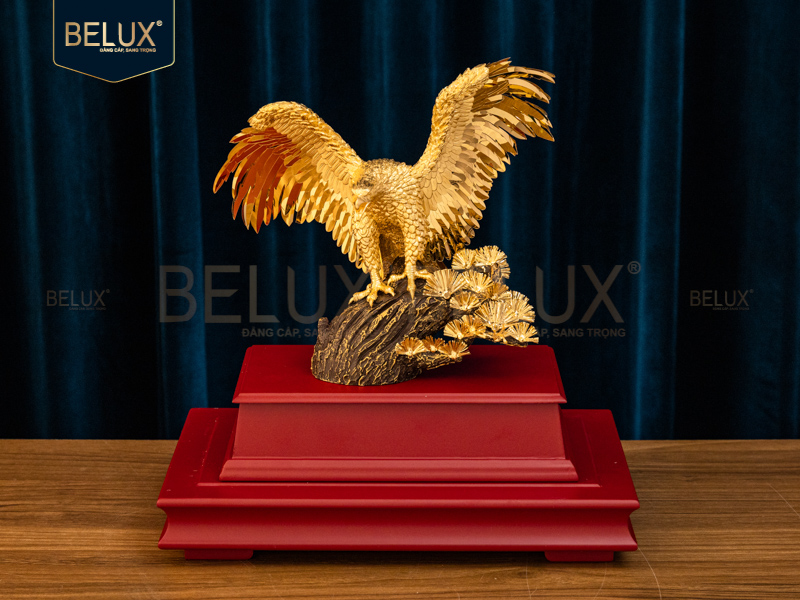 Tượng đại bàng tung cánh dát vàng 24K Mẫu 2