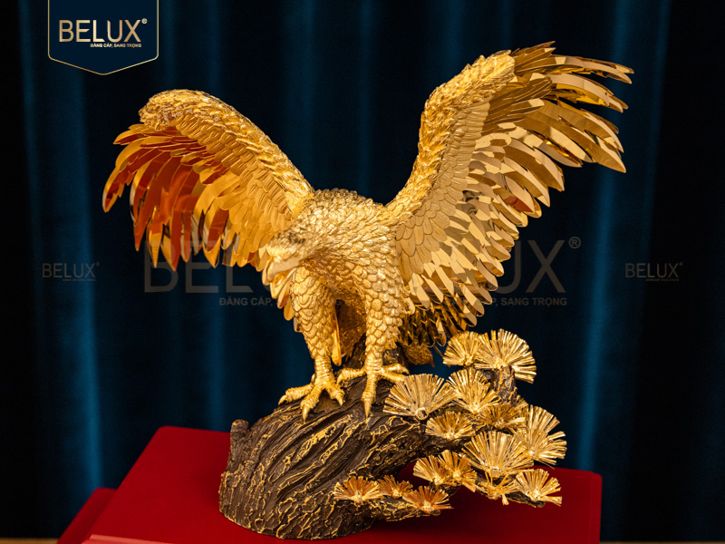 Tượng đại bàng tung cánh dát vàng 24K Mẫu 2