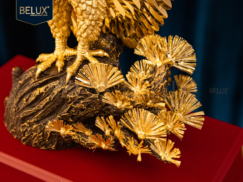 Tượng đại bàng tung cánh dát vàng 24K Mẫu 2