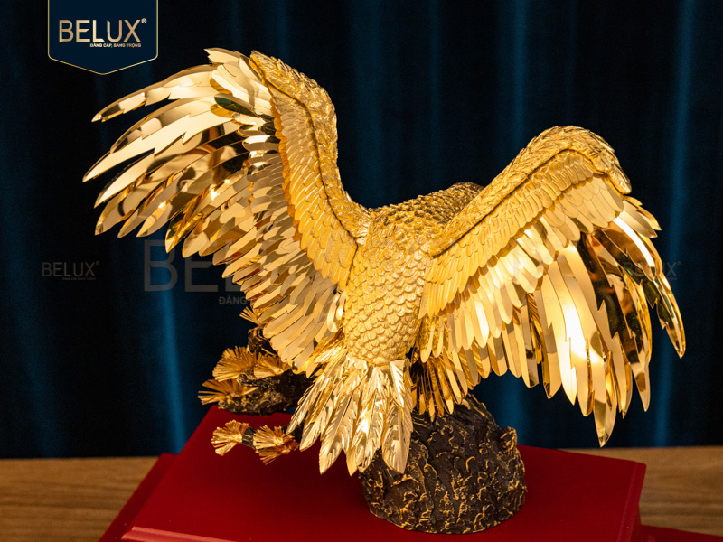 Tượng đại bàng tung cánh dát vàng 24K Mẫu 2