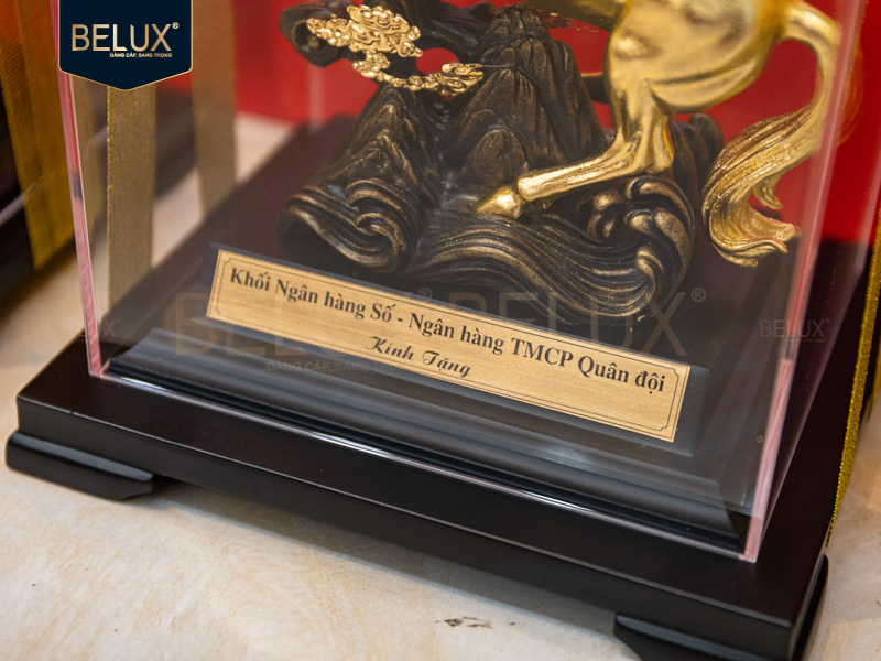 Lô 13 Tượng Ngựa Dát Vàng 24K Cho Ngân Hàng MB Bank
