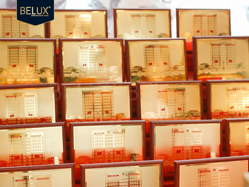 tranh-toa-nha-tang-ki-niem