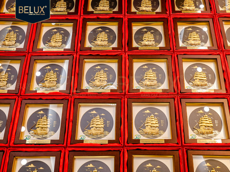 lo-tranh-thuyen-ma-vang-24k-che-tac-theo-yeu-cau