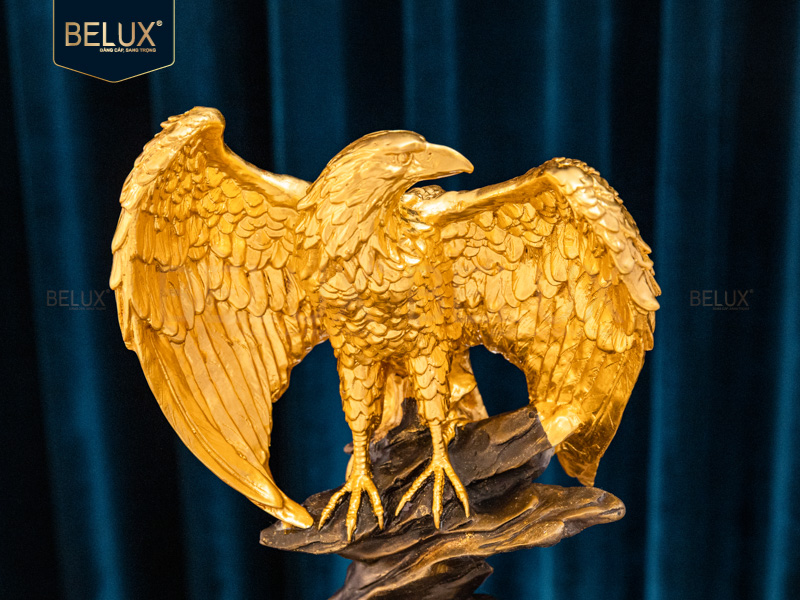 Tượng đại bàng tung cánh dát vàng 24k cao 25cm mẫu 3