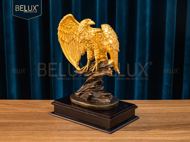 Tượng đại bàng tung cánh dát vàng 24k cao 25cm mẫu 3