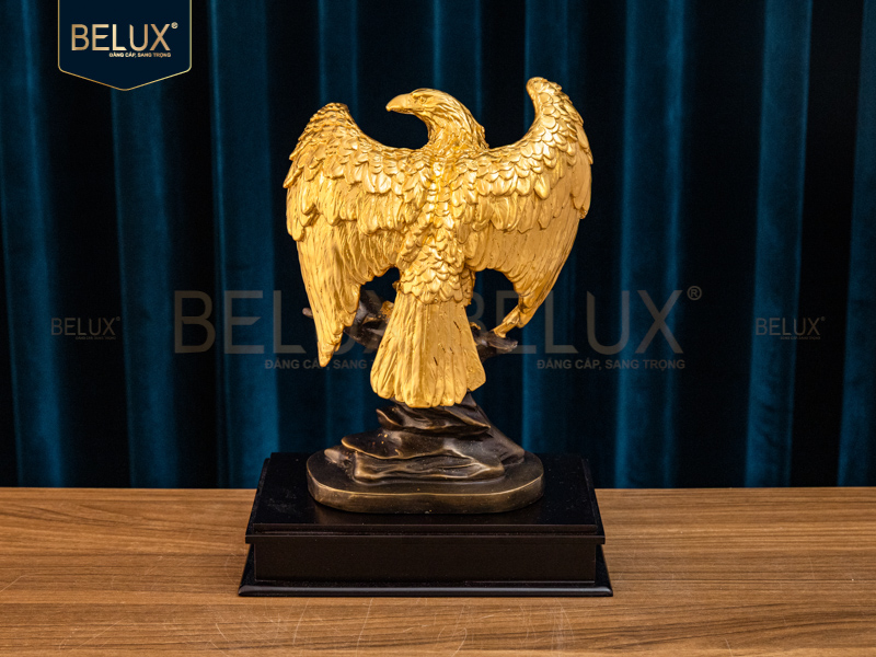 Tượng đại bàng tung cánh dát vàng 24k cao 25cm mẫu 3