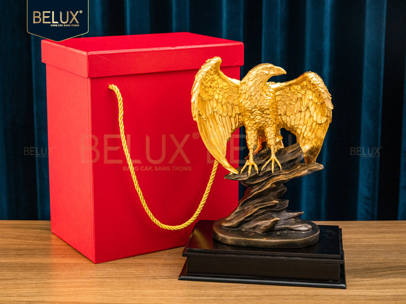 Tượng đại bàng tung cánh dát vàng 24k cao 25cm mẫu 3