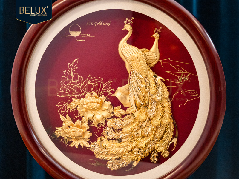 Biểu trưng tròn đôi công dát vàng 24k&nbsp;