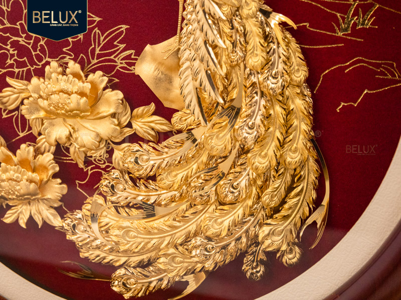 Biểu trưng tròn đôi công dát vàng 24k&nbsp;