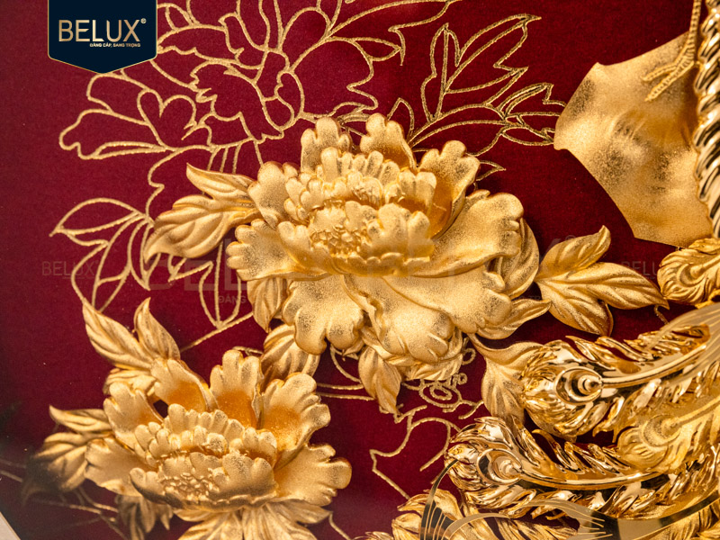 Biểu trưng tròn đôi công dát vàng 24k&nbsp;