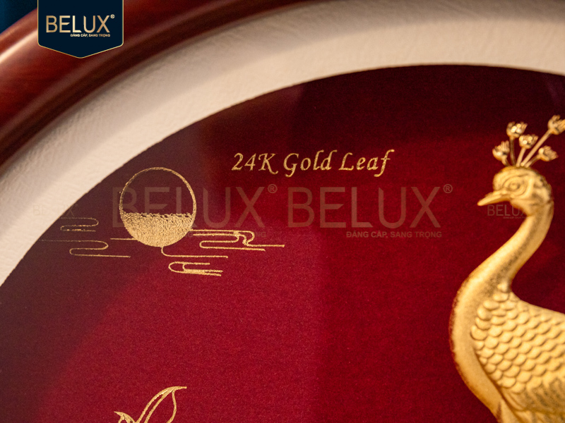 Biểu trưng tròn đôi công dát vàng 24k&nbsp;