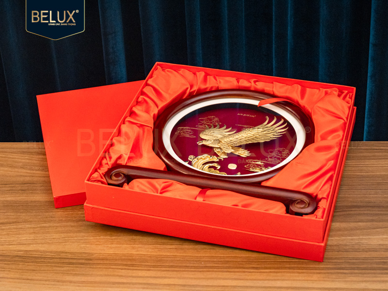 Biểu trưng tròn đại bàng dát vàng 24k&nbsp;