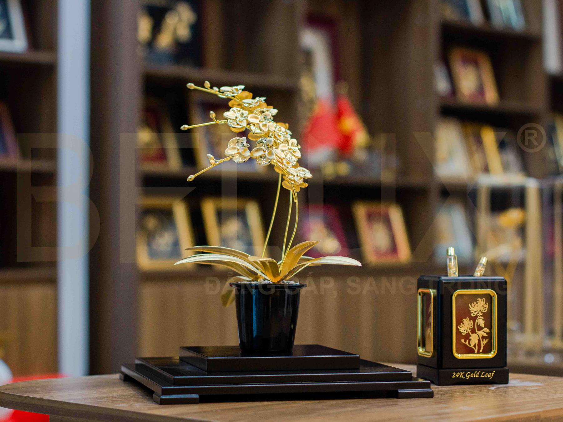 Chậu hoa lan dát vàng 24K