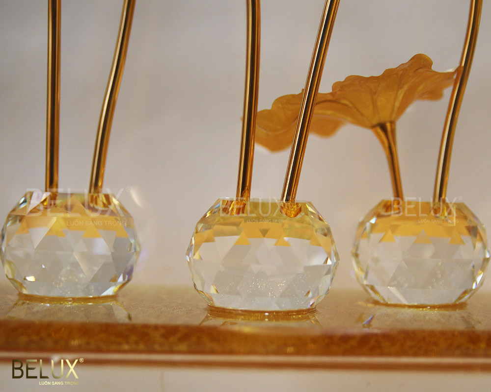 Hồ hoa sen dát vàng 24K 18 nhánh