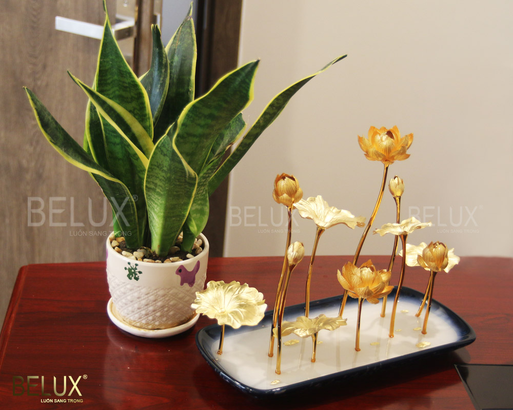 Hồ Hoa Sen Dát Vàng 24K KT 32x15x35cm