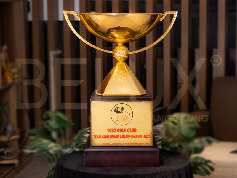 Cup Golf Bằng Đồng Mạ Vàng 24k Chế Tác Theo Yêu Cầu Cao 81cm