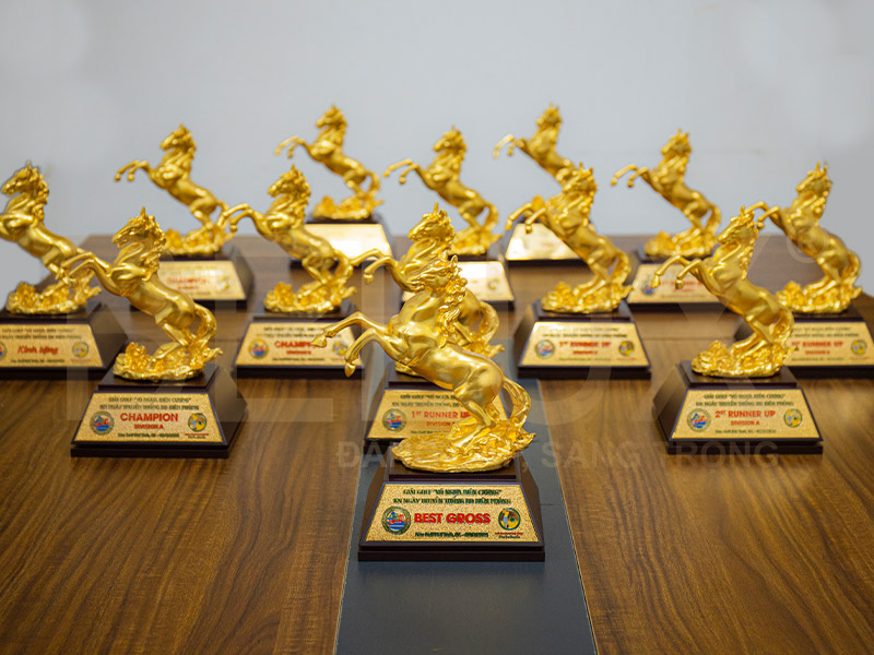 Bộ Cup Golf Vó Ngựa Biên Cương Chế Tác Theo Yêu Cầu