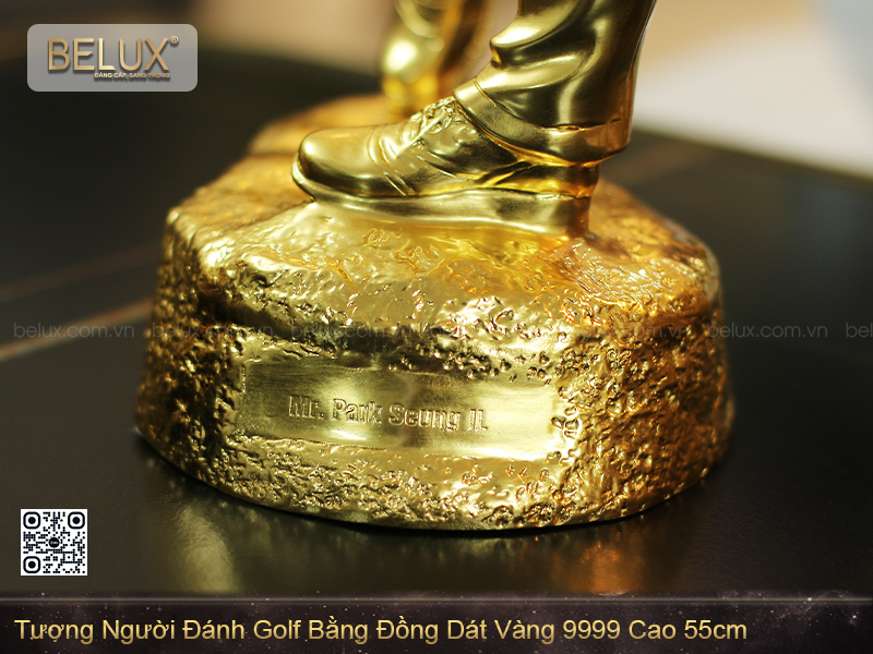 Tượng Người Đánh Golf Bằng Đồng Dát Vàng 9999 Cao 50cm