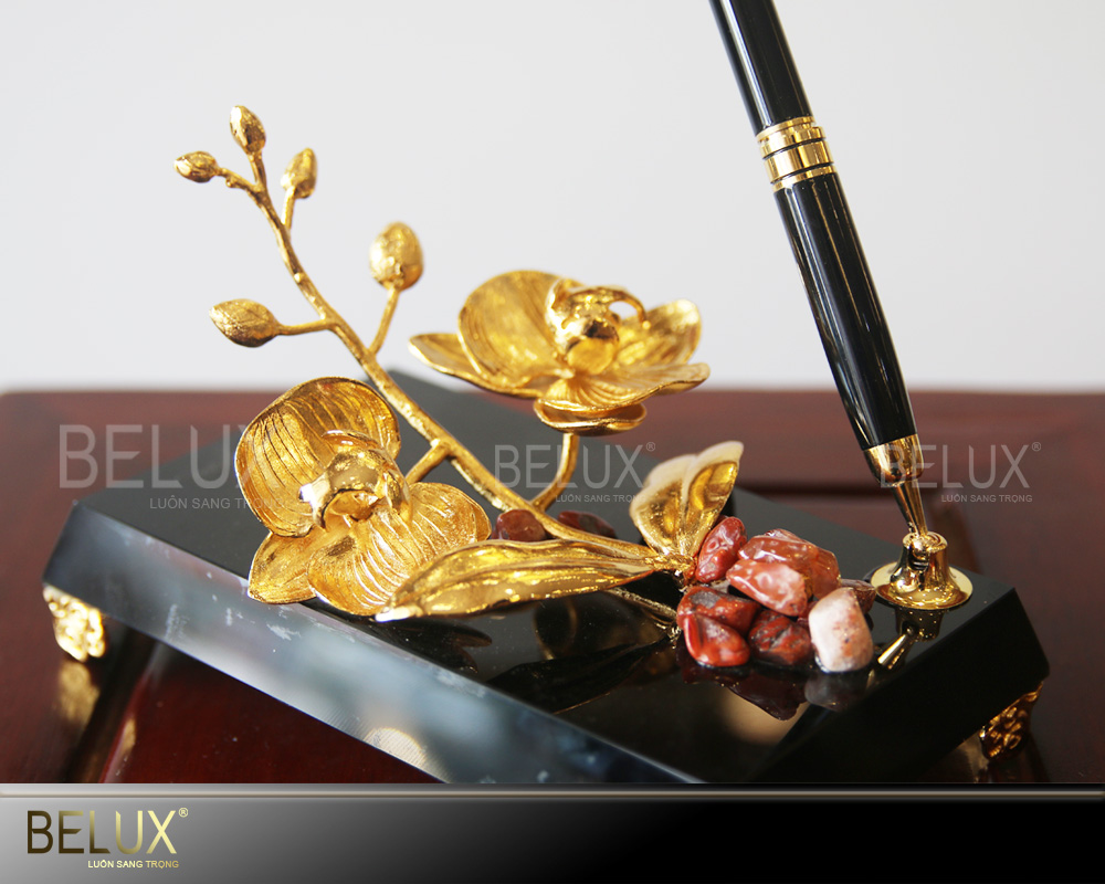 Đế bút hoa lan mạ vàng