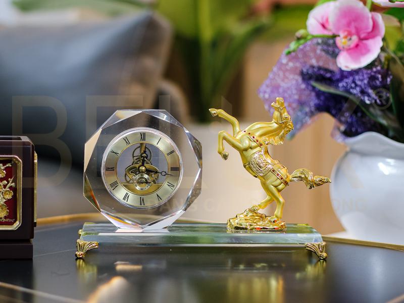 Đồng Hồ Pha Lê Mã Đáo Thành Công Mạ Vàng