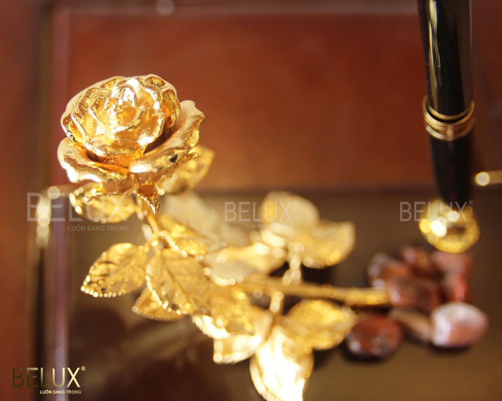 Đế bút hoa hồng mạ vàng 24k mẫu 1