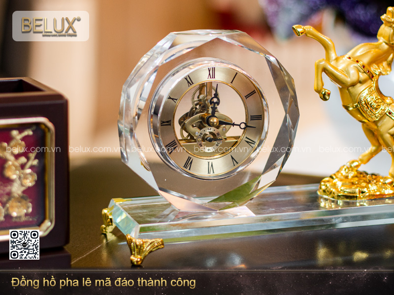 Đồng Hồ Pha Lê Mã Đáo Thành Công Mạ Vàng