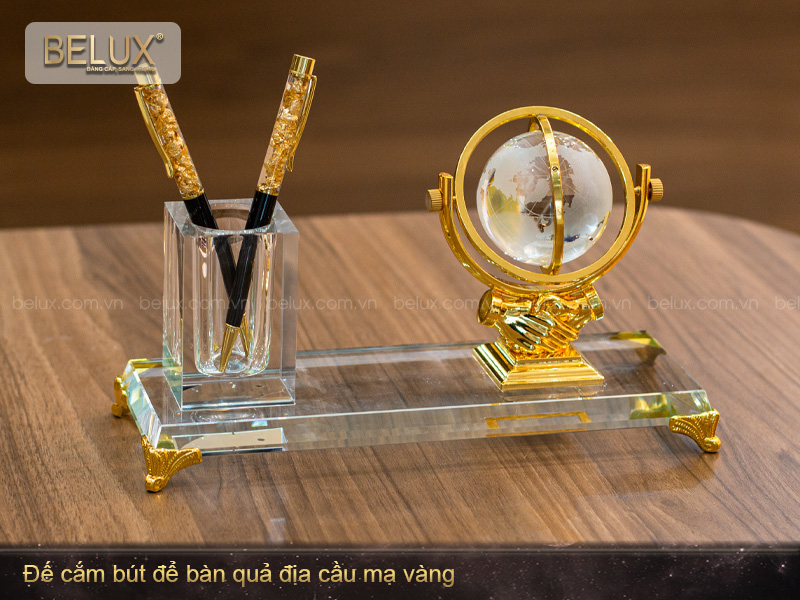 Đế cắm bút để bàn quả địa cầu mạ vàng
