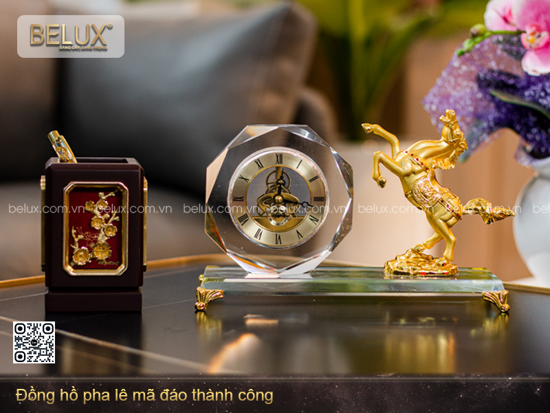 Đồng Hồ Pha Lê Mã Đáo Thành Công Mạ Vàng