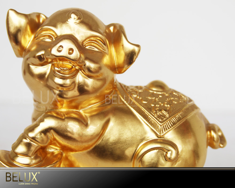 Linh vật lợn đồng dát vàng