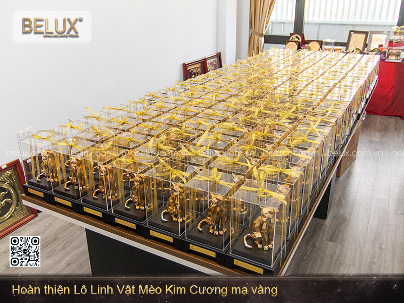 Lô quà tặng Linh Vật Mèo Kim Cương mạ vàng