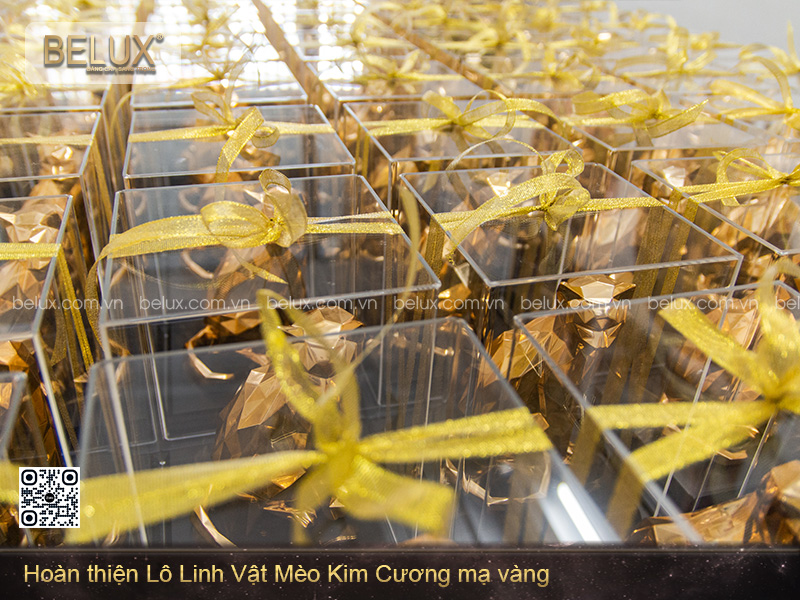 Lô quà tặng Linh Vật Mèo Kim Cương mạ vàng