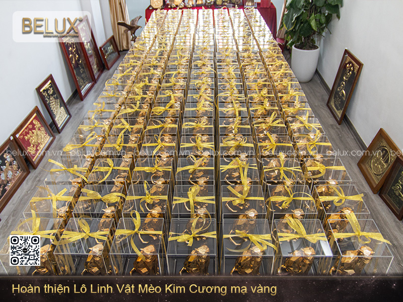 Lô quà tặng Linh Vật Mèo Kim Cương mạ vàng