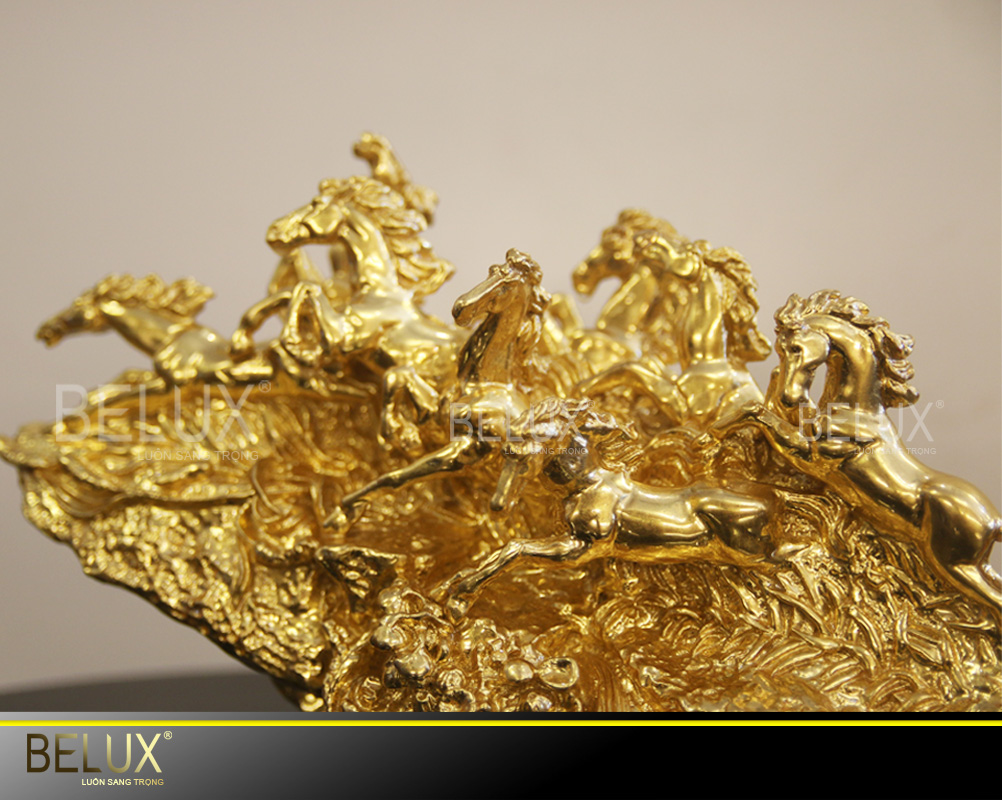 Tượng bát mã thếp vàng 9999