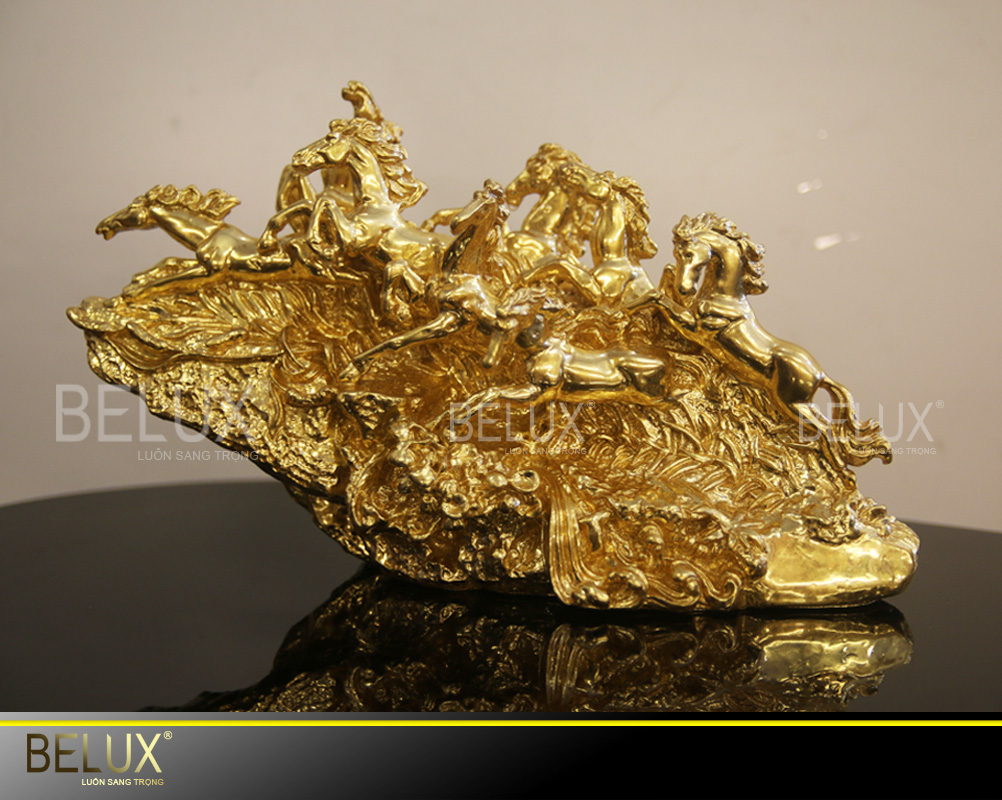 Tượng mã đáo thành công thếp vàng
