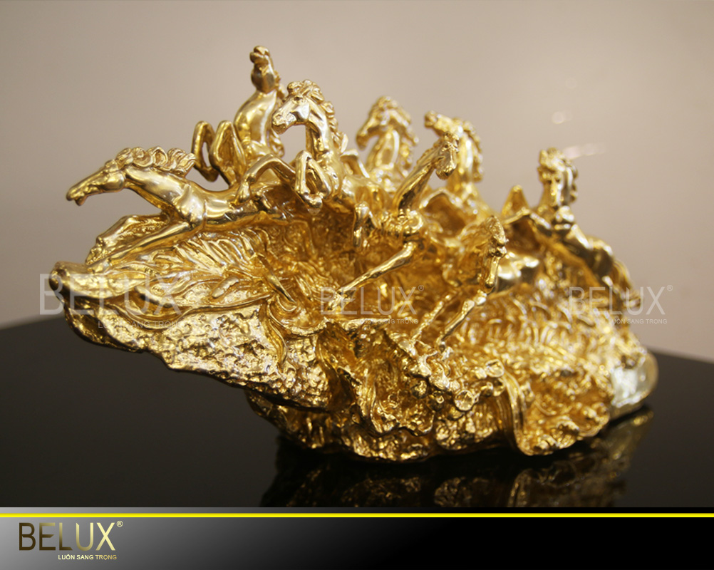 Tượng bát mã thếp vàng 9999
