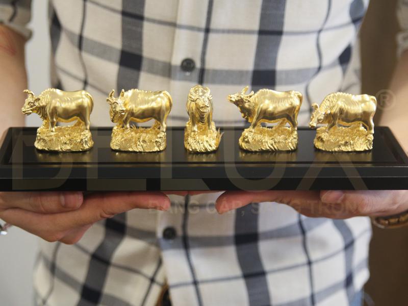 Tượng Trâu Phong Thủy Mạ Vàng 24k Mẫu 3